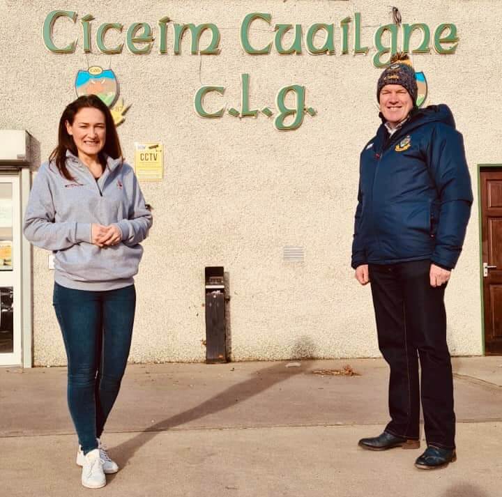 Senator Erin McGreehan standing with Cooley clubman Kevin Smyth outside Cooley Kickhams Clubrooms